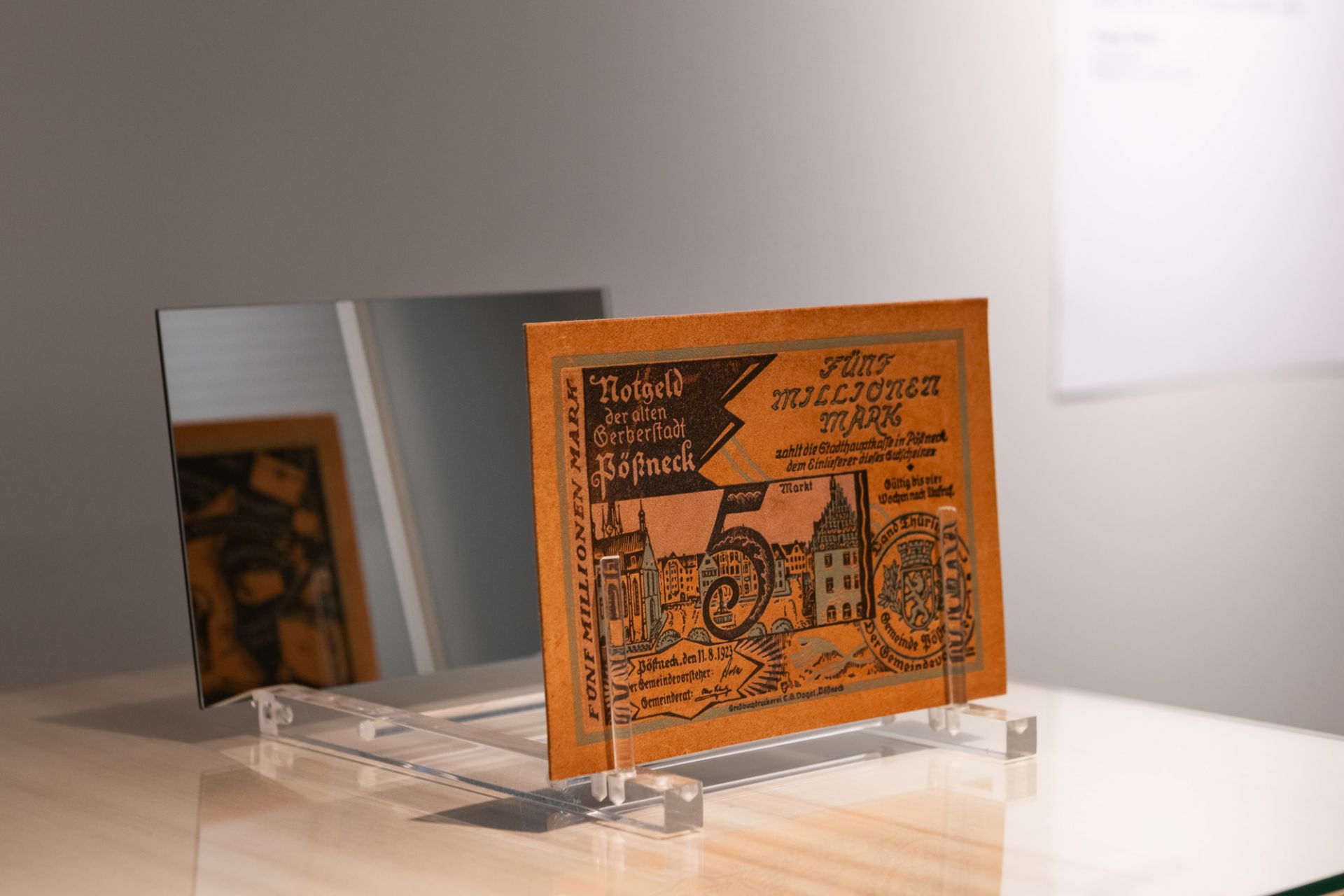 View of the exhibition, chapter INVITEES, Emergency money, 5 million marks, graphic artist Kühlborn for the C. G. Vogel large-format printing works, Pößneck, 1923