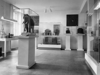 2026-11-08_kultur_fuehrung_am_wendepunkt-c-archiv-deutsches-ledermuseum.jpg