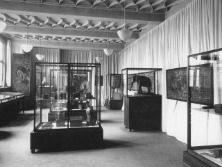Ausstellung des Deutschen Ledermuseums in den Technischen Lehranstalten (HfG), 1927