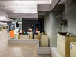 Ausstellungsansicht Am Wendepunkt: Das Deutsche Ledermuseum.