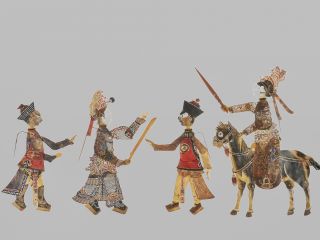 Schattentheaterspielsatz, “Der Überfall in den Bergen, oder: Die erzwungene Heirat”, Sichuan, China, 18. Jh. (Qianlong-Dynastie) © DLM, C. Perl-Appl